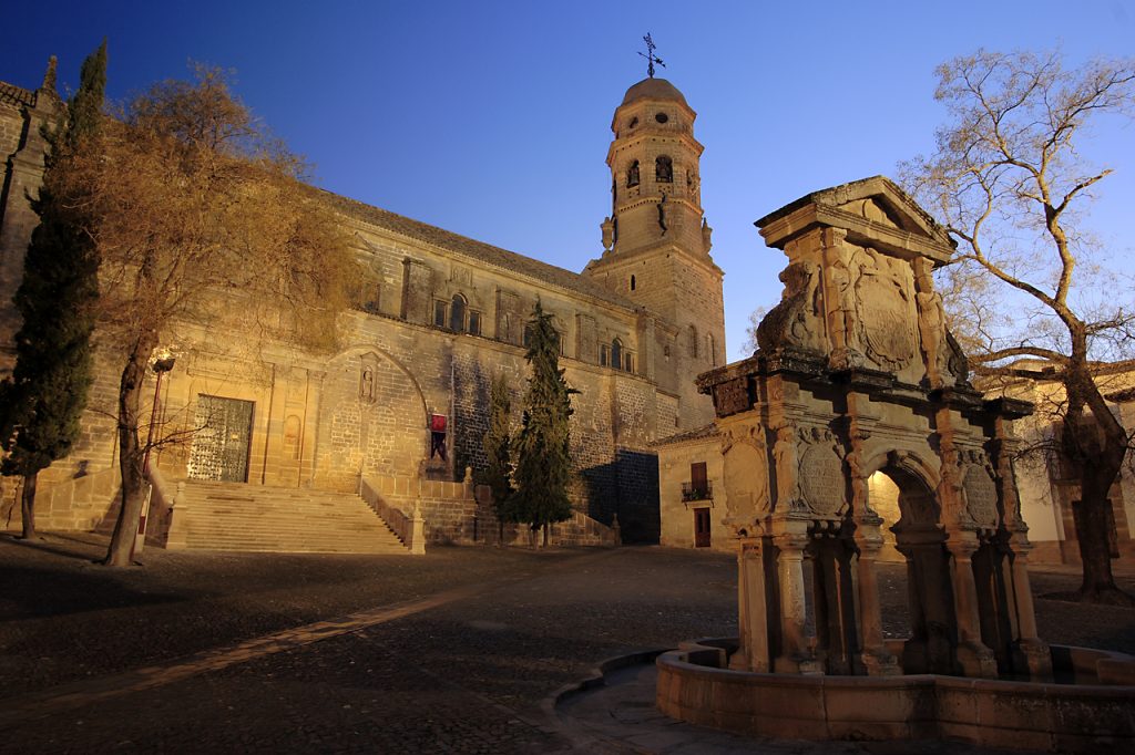 Catedral, Plaza y fuente de Santa María