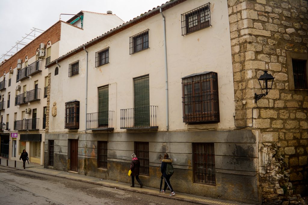 Carrera de Jesús street house